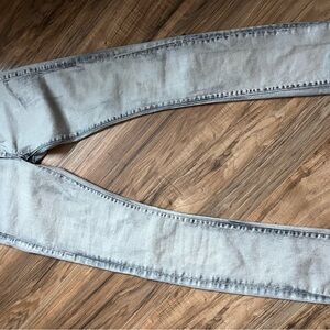 Women's Skinny Jeans in Light Gray